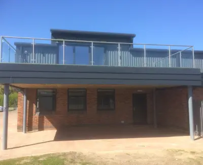 Balcony-using-a-Stainless-steel-balustrade-with-glass-infill